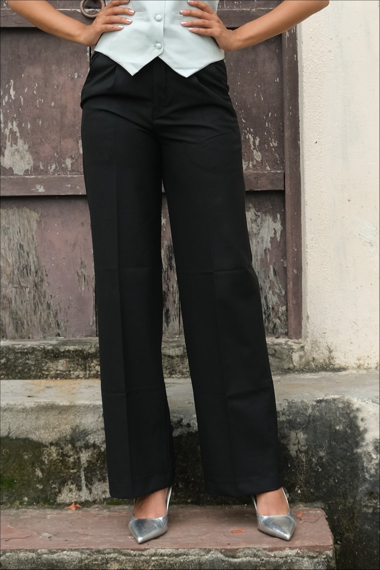 Pleated High-Rise Pants (Black)